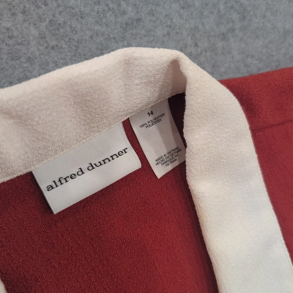 Alfred Dunner Women's Red Embroidered Collared Button Front Shirt Size 14 - Picture 4 of 4